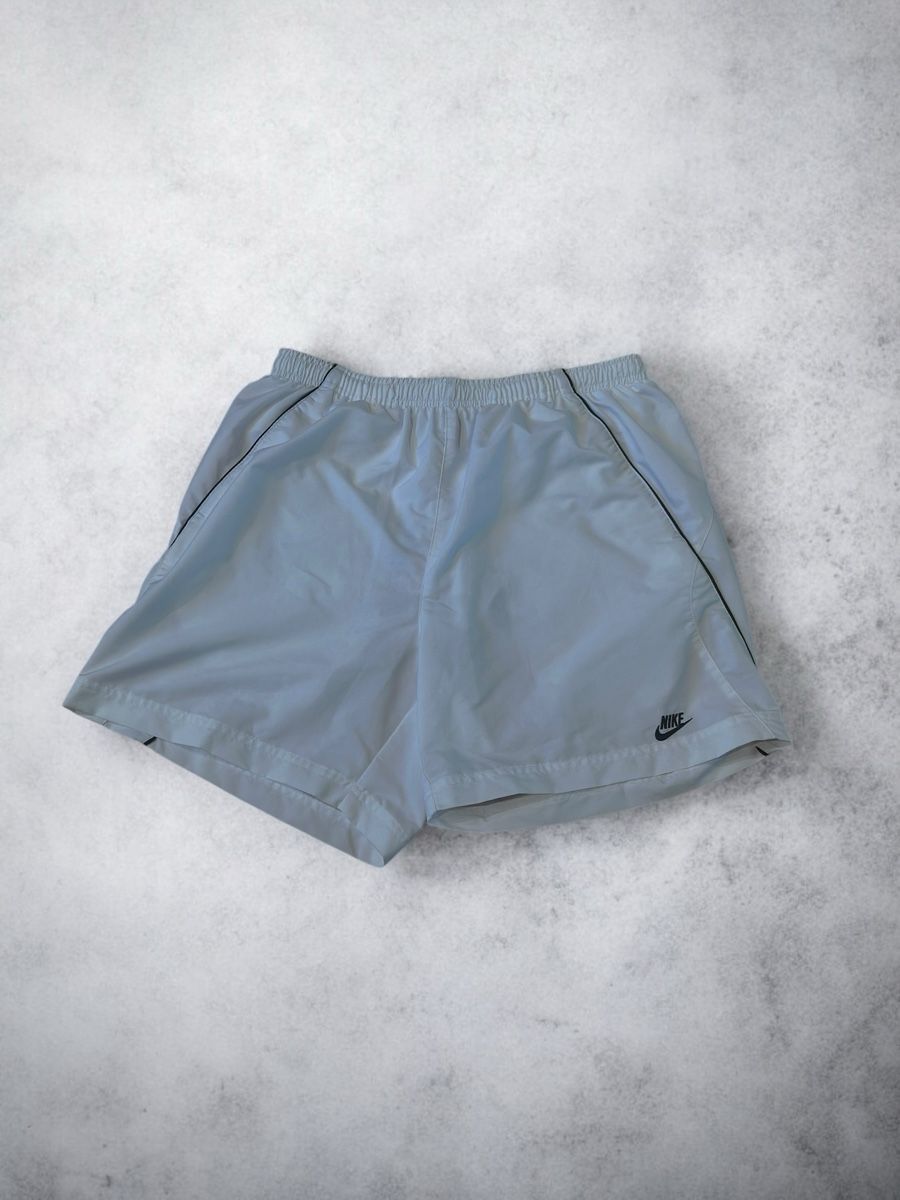 Nike Pantaloni: Nike Shorts (M) – Nuovo (secondo la descrizione) da Aarburg venduto da syning46