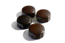 4x identische Phenolharz / Bakelit - KNÖPFE zu altem Radios