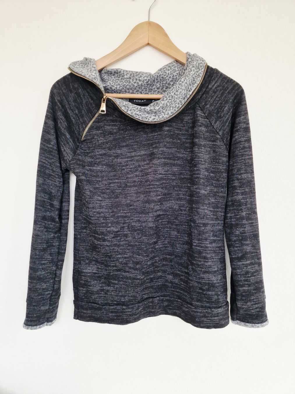 Pulls & Sweat-shirts: Leichter Damen Pullover Today Gr. S Grau Schwarz meliert Leo – D'occasion à Hallau par CHACLA