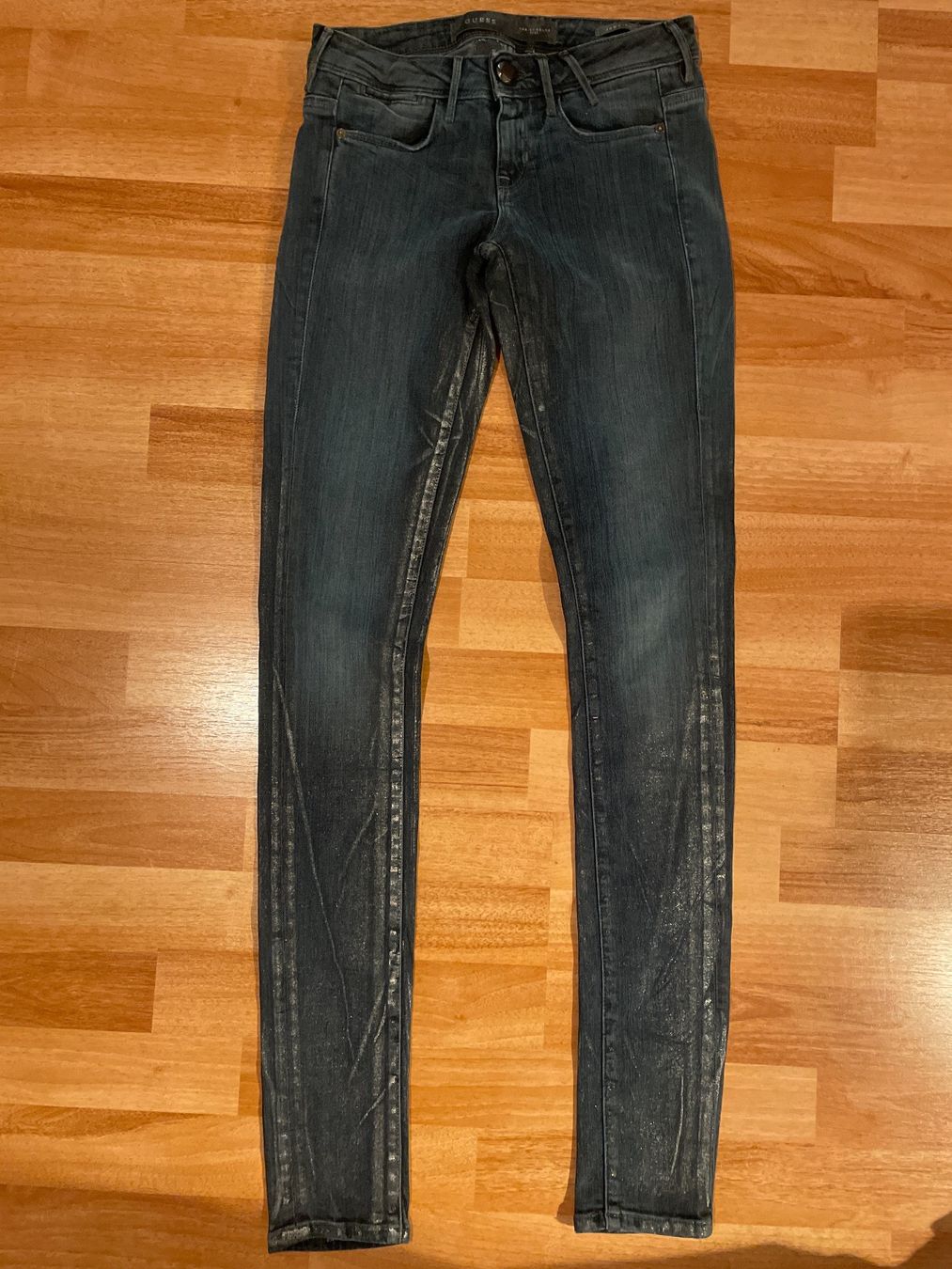 Guess Jeans: Guess Jeans Gr.32cm einfache Bundweite – Usato da St.Gallen venduto da maierm01
