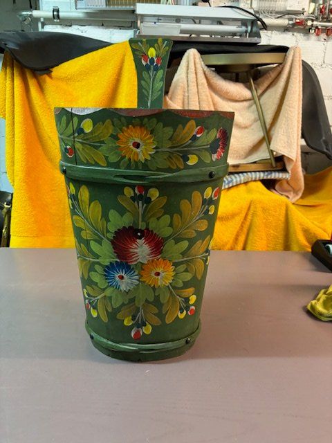 Tutte le decorazioni: Bütte - Schirmständer mit Bauernmalerei – Usato da Winterthur venduto da ral_tr8b