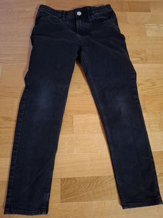 Schicke, dunkle Jeans, Gr. 146, ideal für den Herbst!