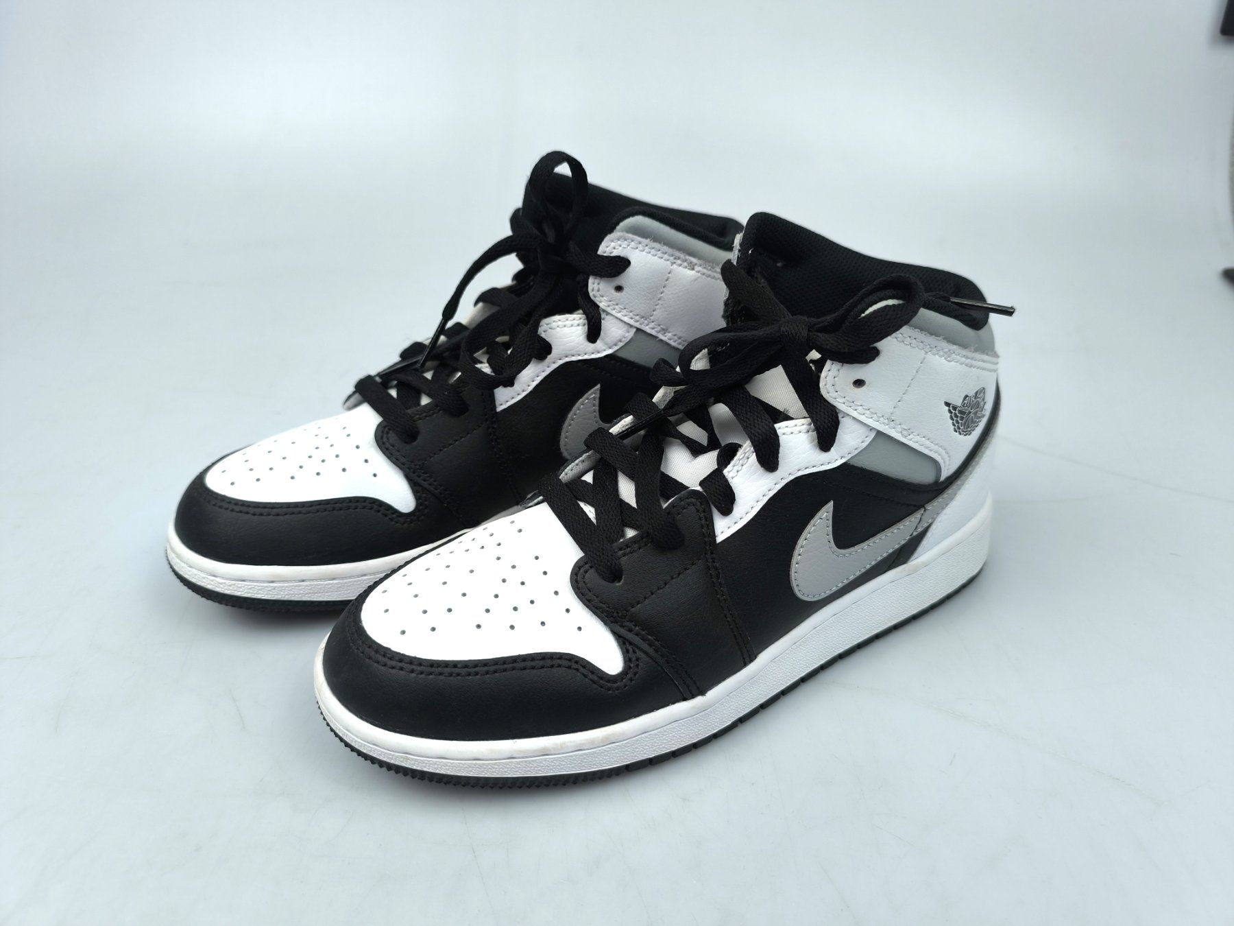 Nike Scarpe da uomo: Air Jordan 1 Mid White Shadow GS Gr. 39 – Usato da Rüti ZH venduto da Restwert_Rueti_ZH