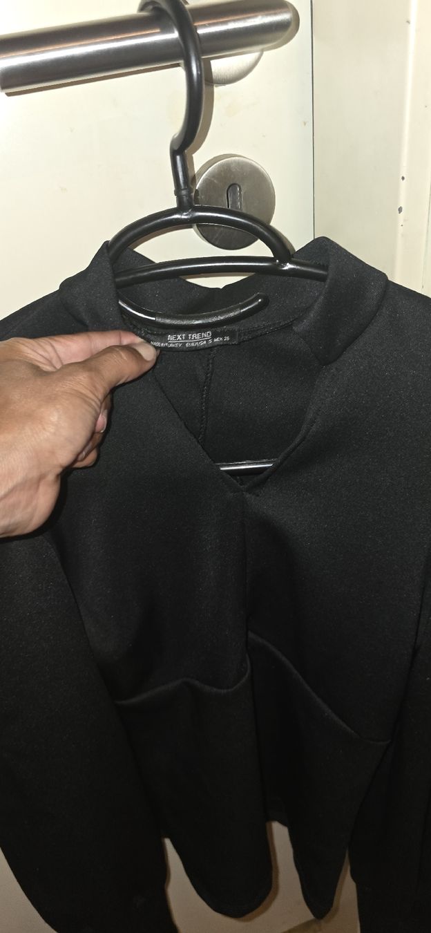 Camicette: Blouse noire taille unique état neuf – Nuovo (secondo la descrizione) da Meyrin venduto da lul_6y9f 1