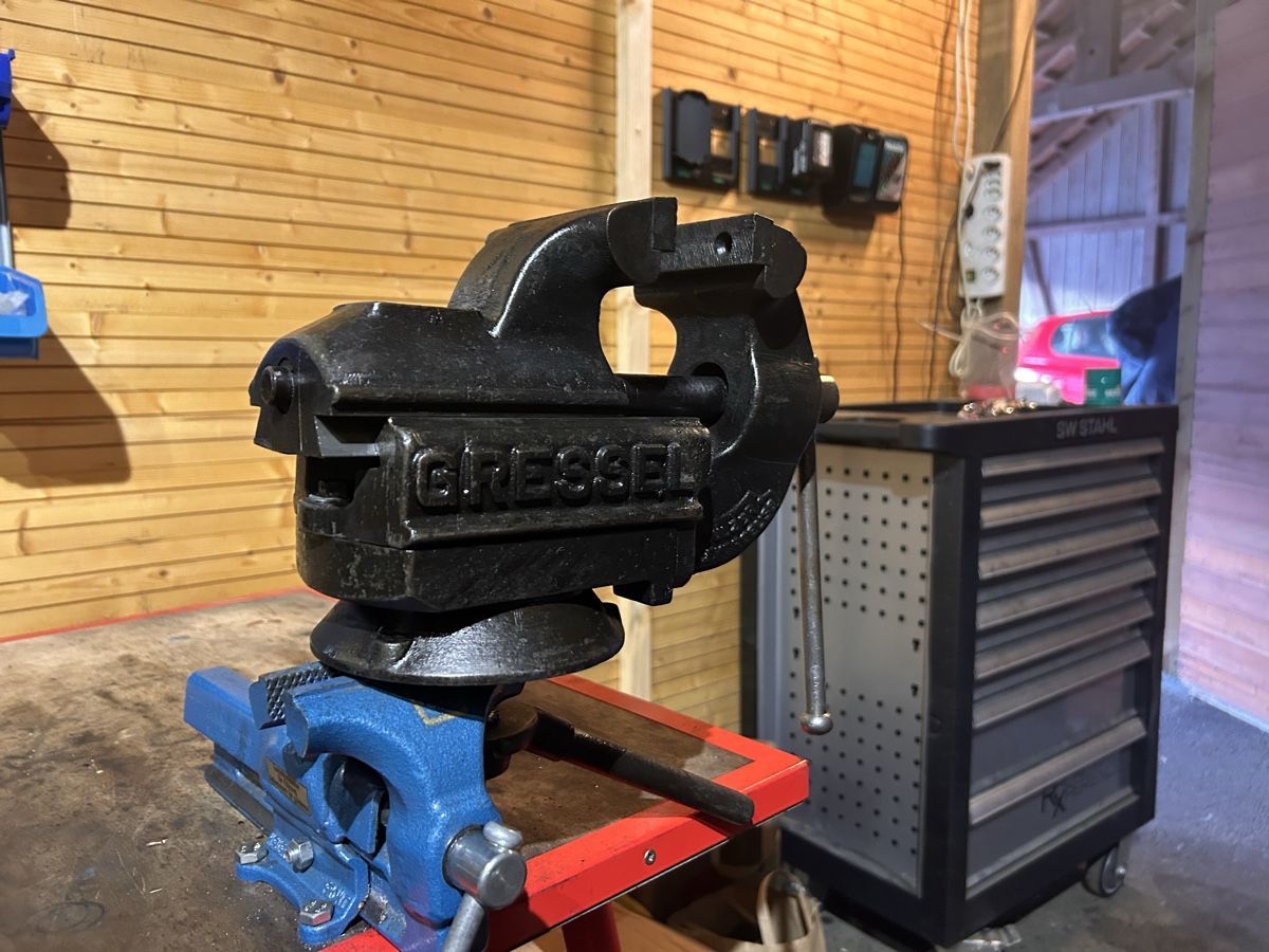Gressel Tutti gli attrezzi: GRESSEL Schraubstock 100 mm | Schweizer Qualität | drehbar – Usato da Lüterkofen venduto da len_x8tq