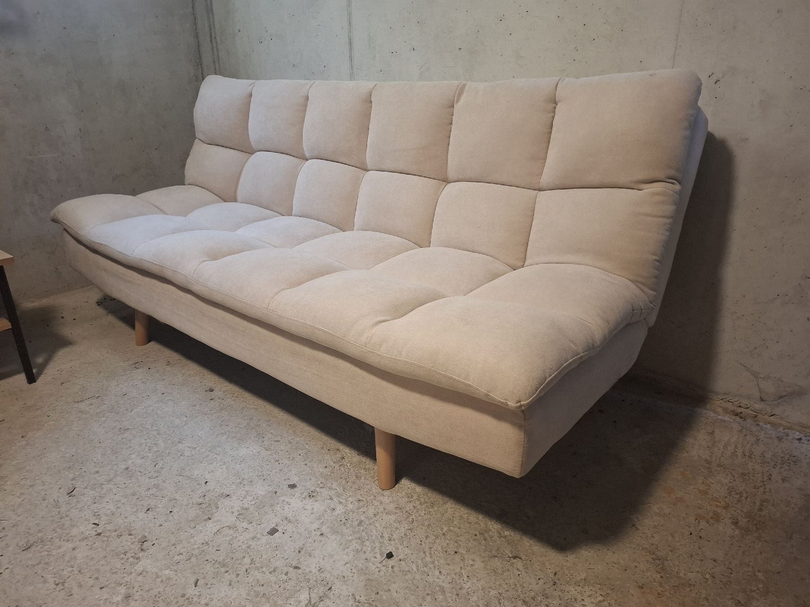 Sofas: Schlafsofa beige Stoff guter Zustand – D'occasion à Lupfig par nik_7sxm