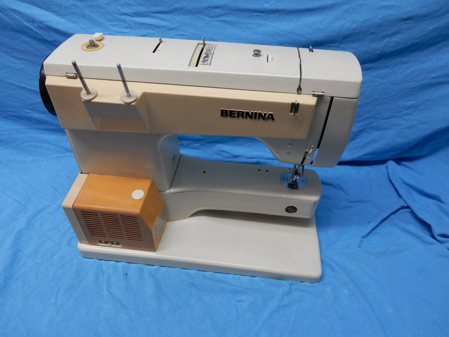 Bernina Machines à coudre: Bernina 830 Revidiert       26004 – D'occasion à Watt par Mariposa49 3