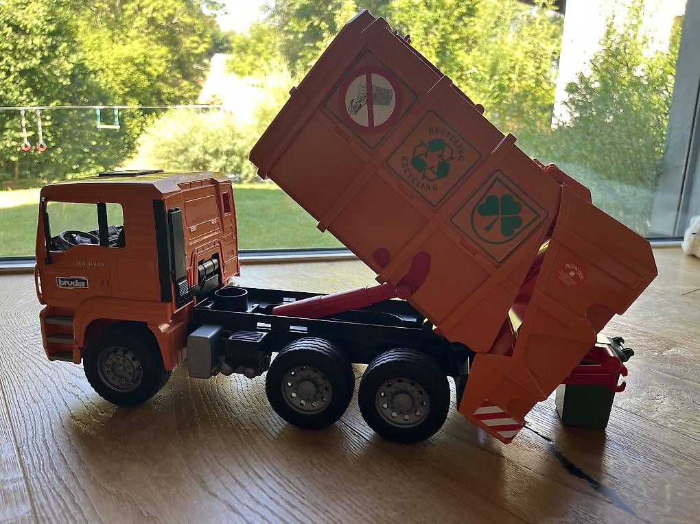 Giocattoli: Bruder Müllwagen orange – Usato da Gretzenbach venduto da cap_5vd6 3