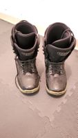 Snowboardschuhe und Snowboard