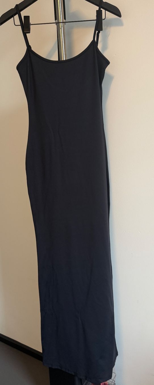 Bershka Vestiti: Robe longue noire Bershka – taille S (moulante) – Usato da Sion venduto da bar_r96b