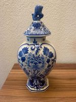 Besondere antike Vase Delft‘s Blauw. Signiert