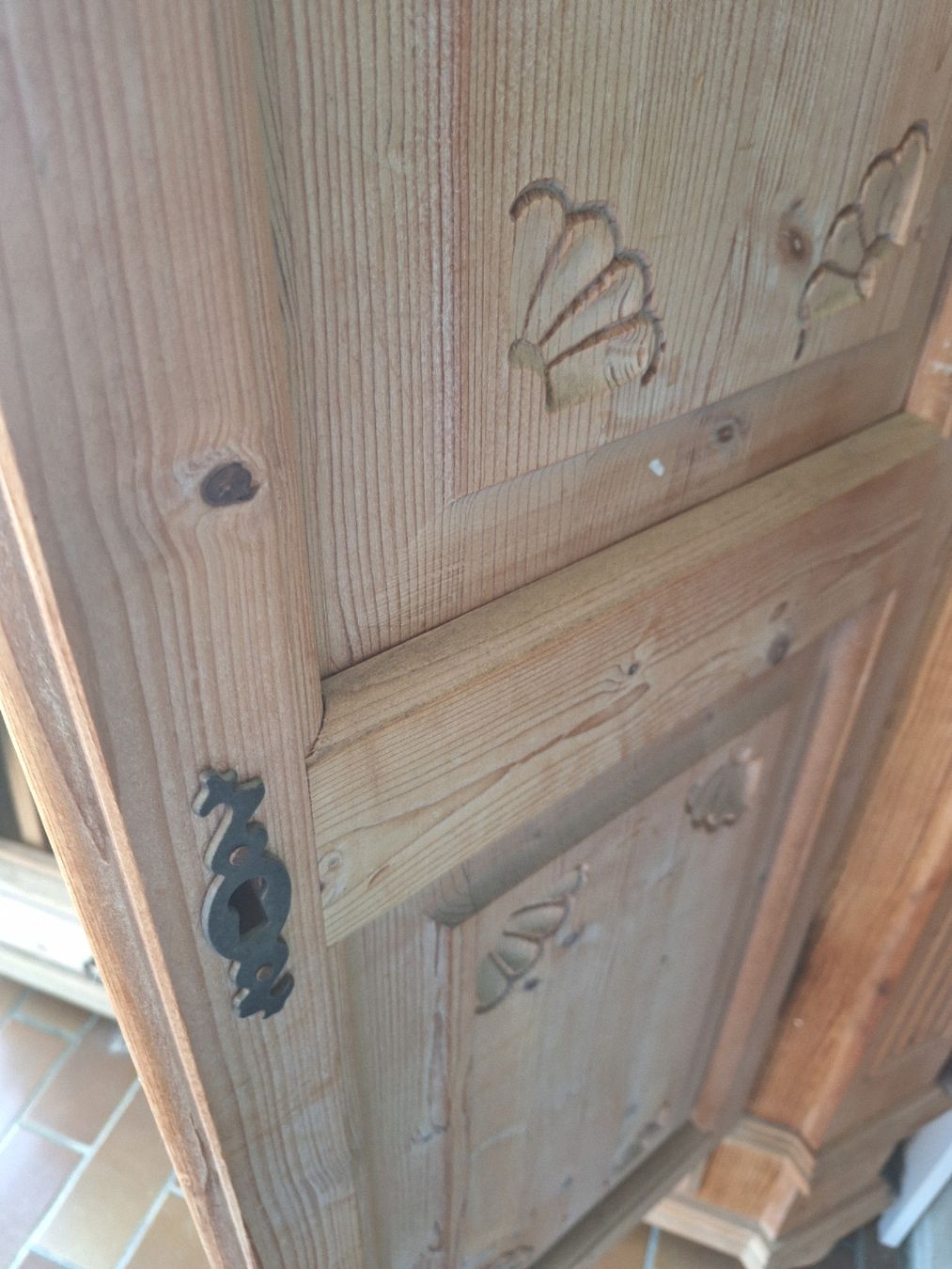 Armadi: Vintage Kleiderschrank,  rustikal – Difettoso da Ettingen venduto da Platzhirsch63 8