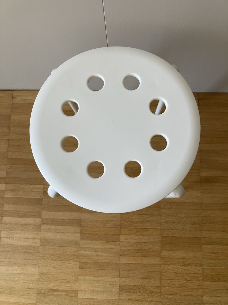 Ikea Sgabelli: 4 Ikea Hocker weiss Metall/Kunstoff – Usato da Zwingen venduto da Kult2000 1