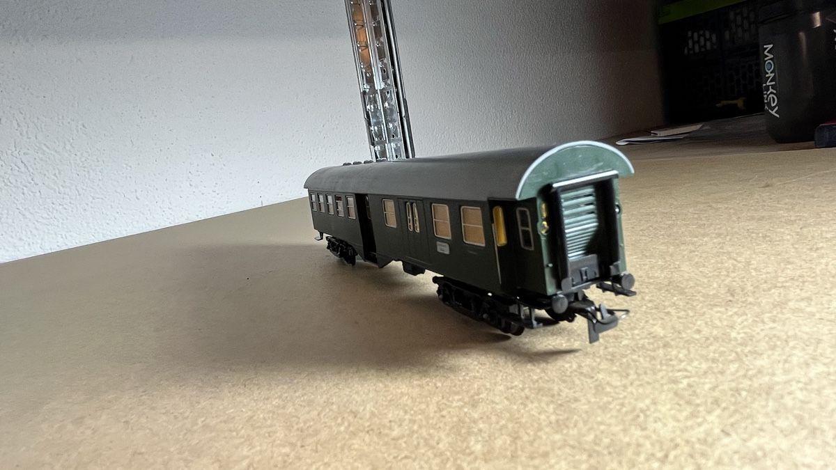 Kleinbahn Modelleisenbahnen: Kleinbahn Personenwagen DB H0 / DC – Gebraucht aus Windlach von  7