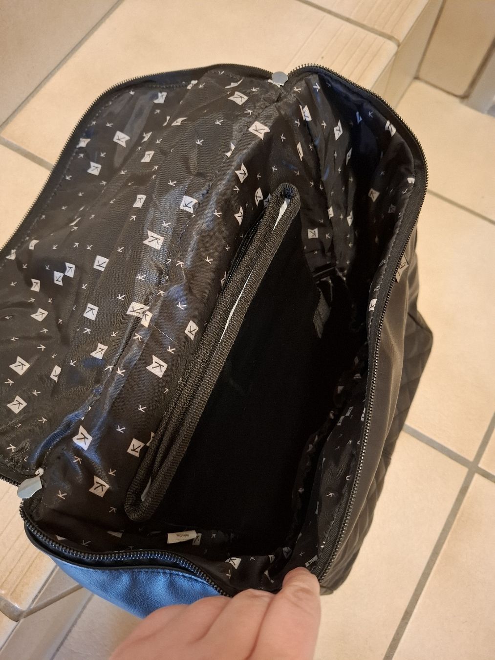 Rucksäcke: Schwarzer Wickelrucksack, Kunstleder, geräumig! – Gebraucht aus Lütisburg von amerika123 3