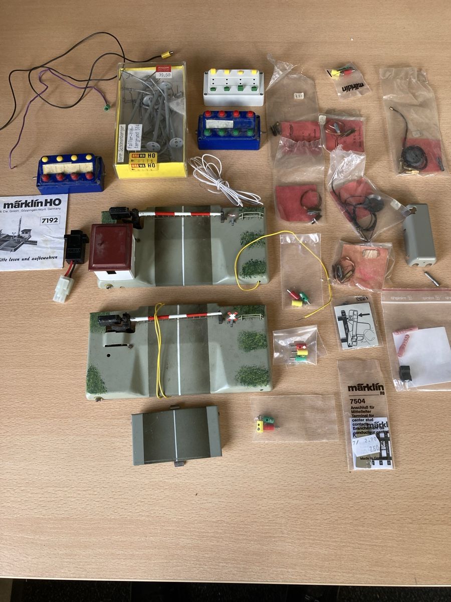 Märklin Modellini di ferrovie: Märklin Eisenbahn – Usato da Niederuzwil venduto da Miami1999 2