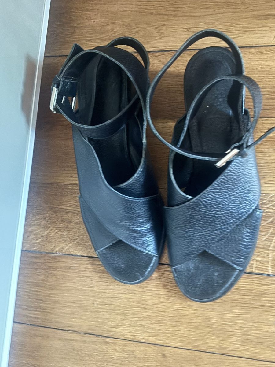 Damenschuhe: Leder Sandalette von Zign – Gebraucht aus Basel von lkl_5l2h 1