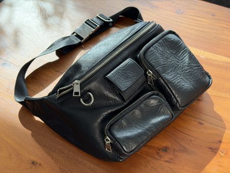 LFDY schwarze Umhängetasche / Crossbody Bag – Lederoptik