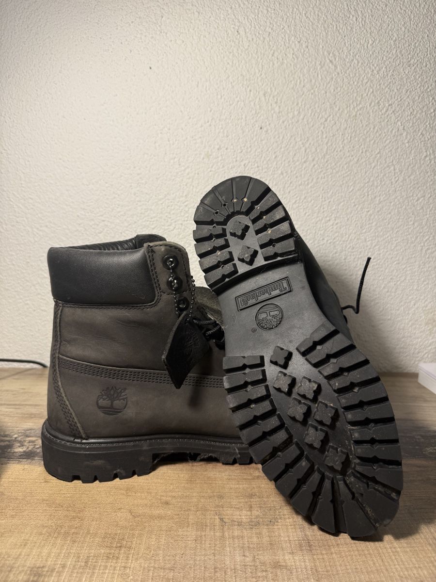 Timberland Scarpe da donna: Timberland Schwarz Grösse 7.5 W – Nuovo (secondo la descrizione) da Dietwil venduto da sel_6c6p 2