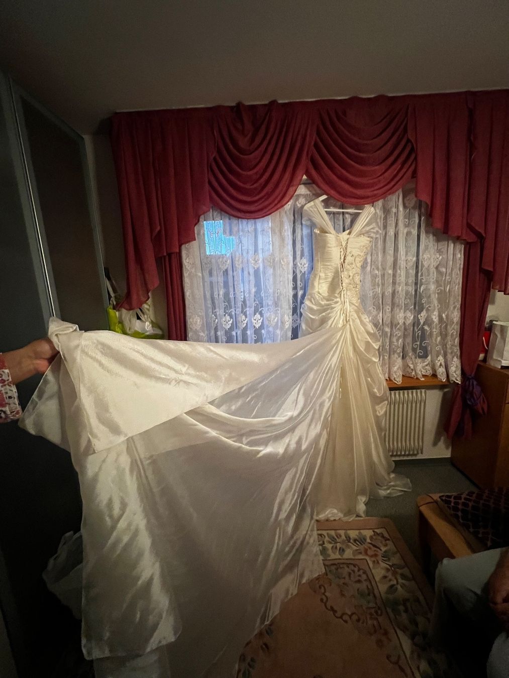 Vestiti: Traumhaftes Brautkleid mit Schleppe – Usato da Ulisbach venduto da Etchlab.ch 5
