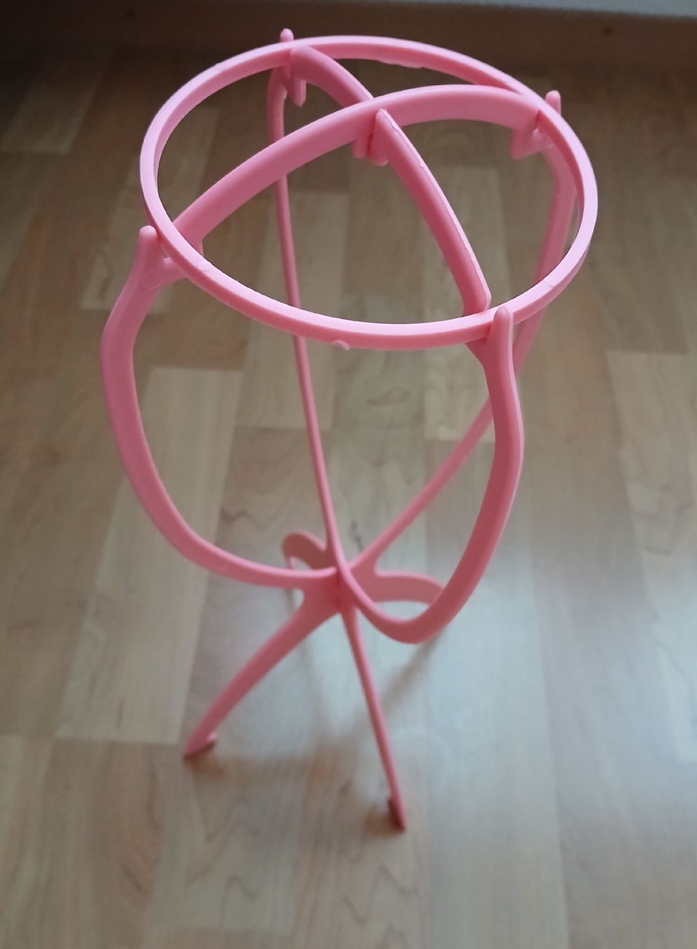 Parrucche: Porte-perruque en plastique rose – Nuovo (secondo la descrizione) da Le Brassus venduto da bla_7wxg