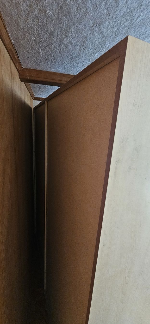 Armadi: Massiver Kleiderschrank – Usato da Belp venduto da Ginus85 9