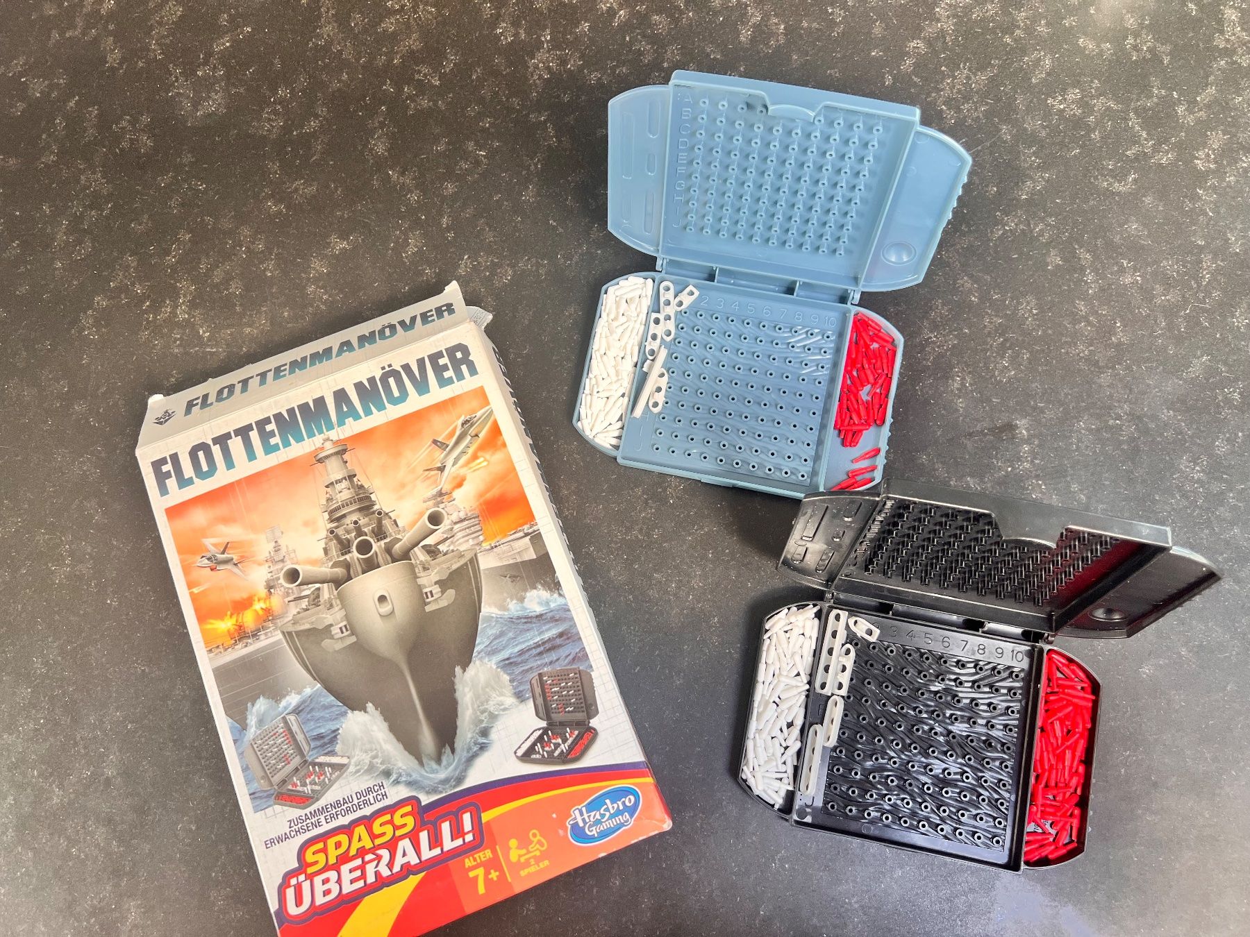 Hasbro Jeux: Flottenmanöver / Schiffe versenken. Hasbro 7+ – D'occasion à Muri b. Bern par suedamerika1