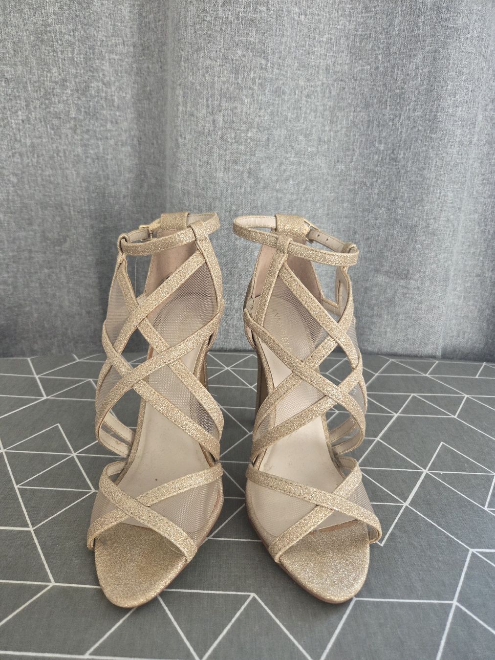 Damenschuhe: Damenschuhe Gold Grösse 37 – Gebraucht aus Alterswil FR von Agape07