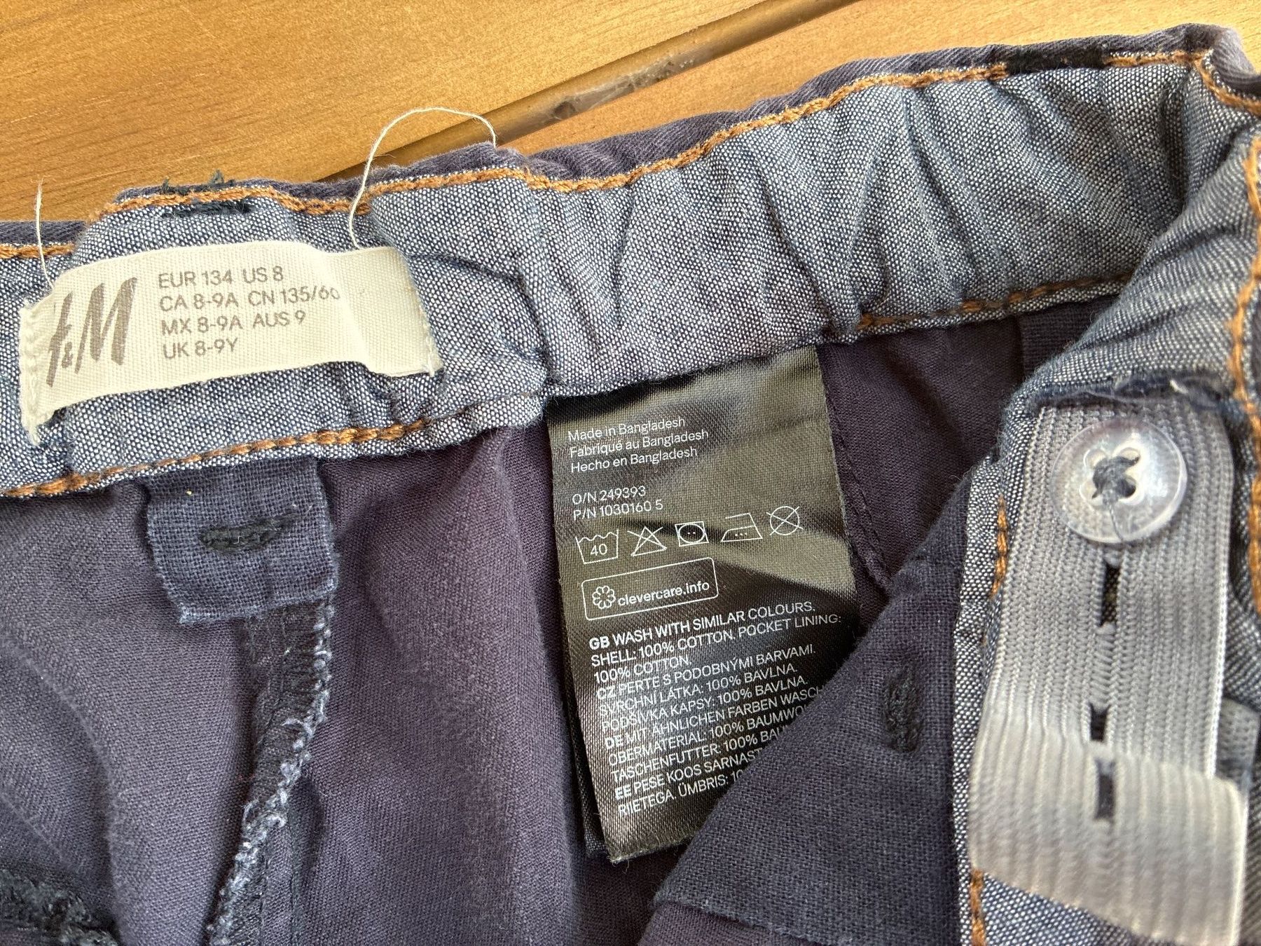 Pantaloni: Kurze Stoffhose dunkelblau, Gr 134 – Usato da Guntershausen venduto da Gloominati 2
