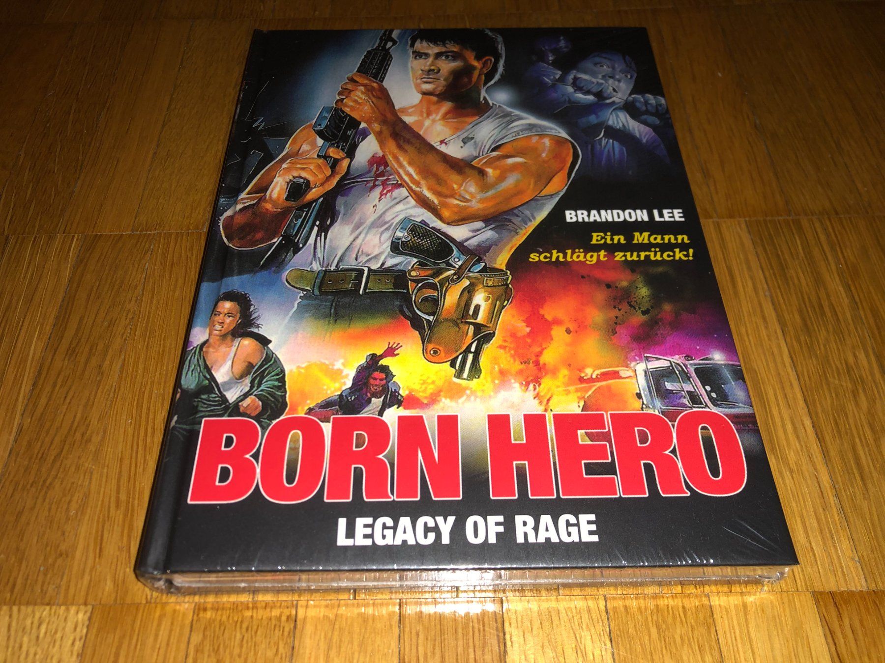 Tutti i DVDs: Born Hero - MEDIABOOK - B - UNCUT – Nuovo e nell'imballaggio originale da Basel venduto da havsok