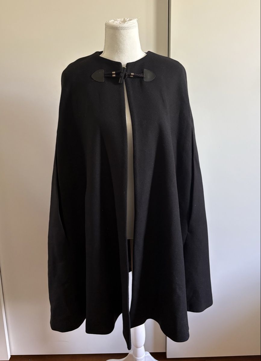Zara Autres vêtements femmes: Cape veste Zara Manteco – D'occasion à Sion par edelweissse