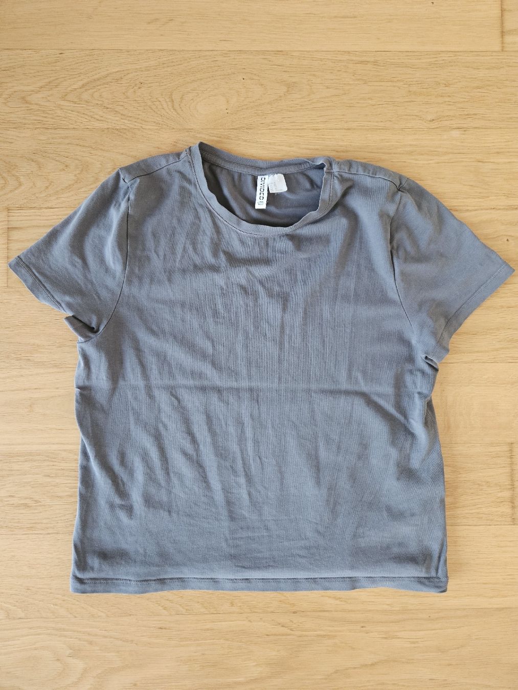 H&M T-Shirts: T-Shirt Grau, Top Zustand! – Gebraucht aus Abtwil AG von Ayline.a8