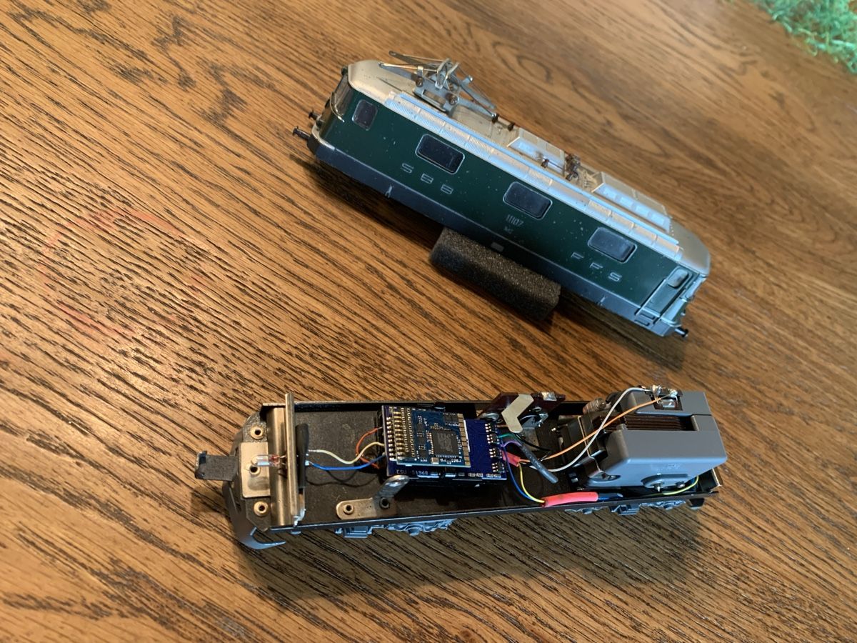 Hag Modellini di ferrovie: HAG SBB Re 4/4, älteres Model mit Digital Decoder ,Nr.H20 – Usato da Winden venduto da EmilNeu 7