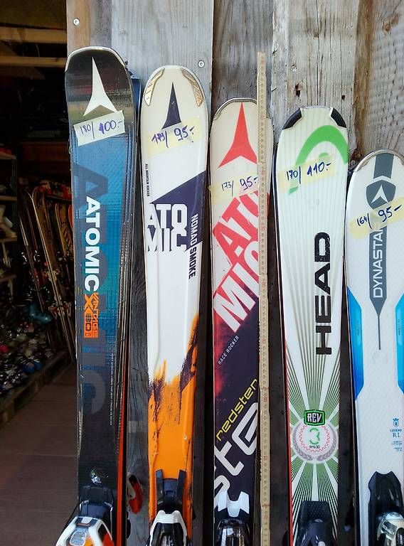 Casques: Skis, chaussures, bâtons, casques, lunettes... – D'occasion à Leysin par Liquidation-404 1