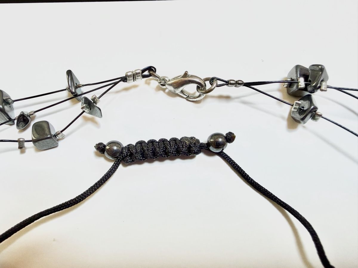 Autres bijoux: Parure en hématite – D'occasion à Founex par Hyrienne 1