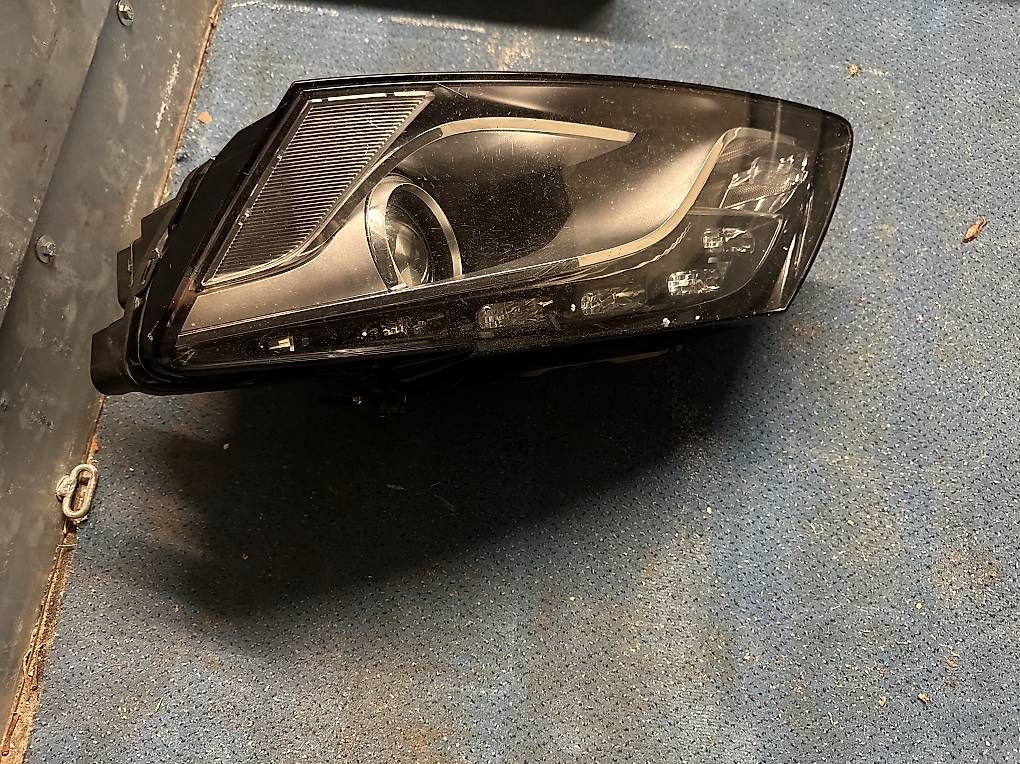 Phares: Phare Bi-Xenon pour Audi Q5  – D'occasion à Onex par Hsearcher 2