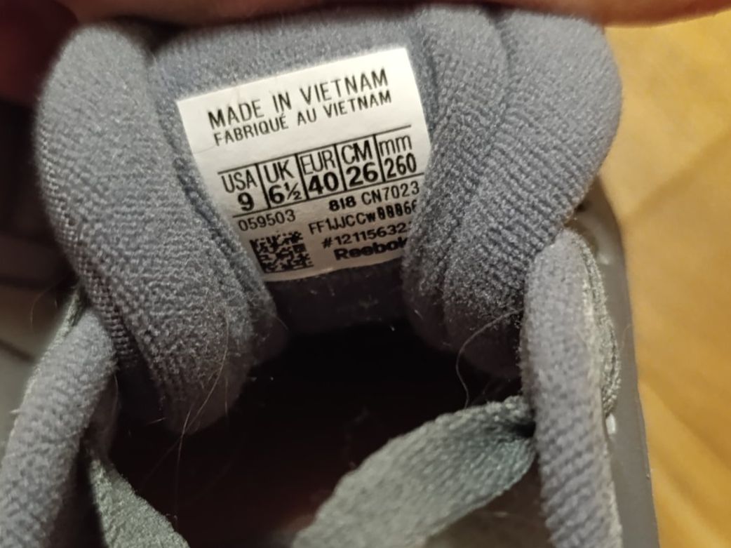 Reebok Scarpe da donna: Sneaker Reebok Classic, Grösse 40, grau – Usato da Silvaplana venduto da Suomi3101 5