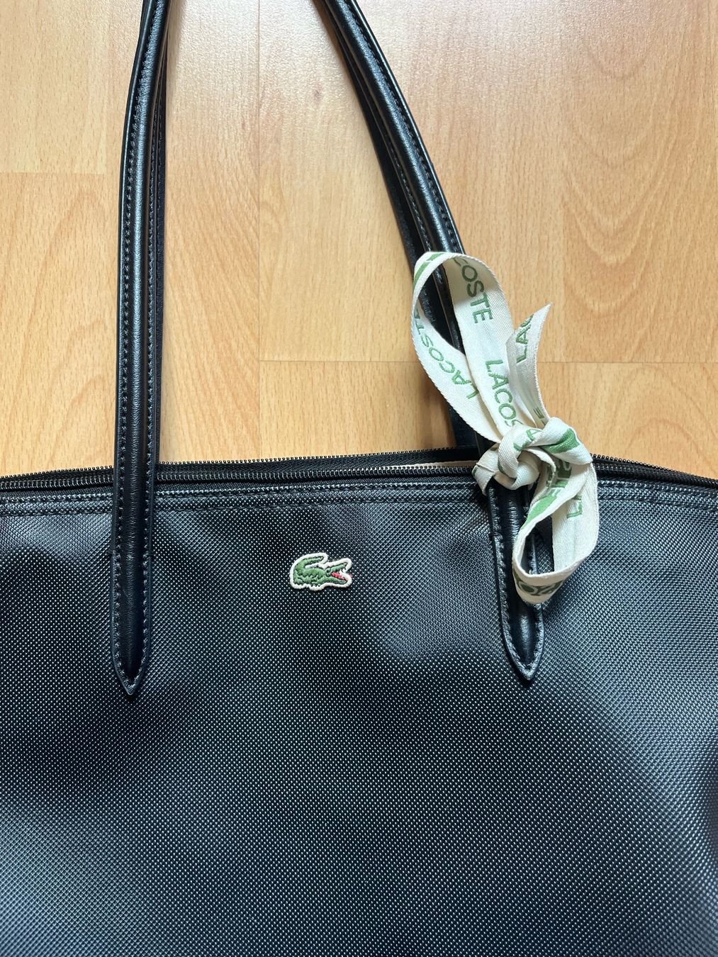 Lacoste Taschen für Damen: Black Lacoste Large Bag – Gebraucht aus Basel von das_7wzs 1