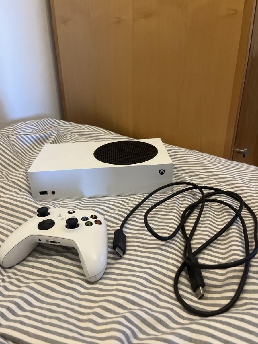 Console: Xbox one S Version + Controller und 2 verschiedene Kabel – Usato da Weinfelden venduto da dav_g9ws 3
