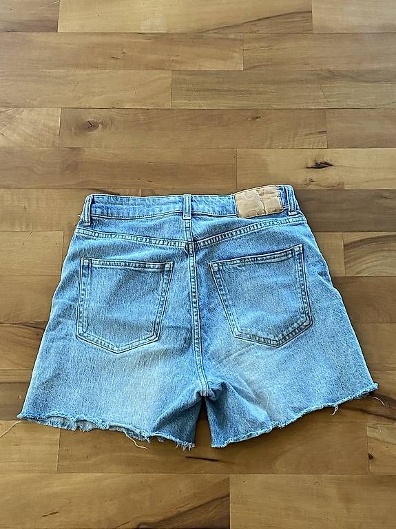 Jeans: Kurze, hellblaue Jeans – Usato da Ellikon a d Thur venduto da sar_l8sf 1