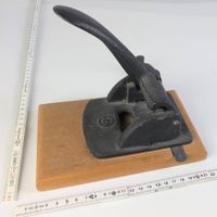 Antiker Locher aus Gusseisen, massiv, schwer, unkaputtbar