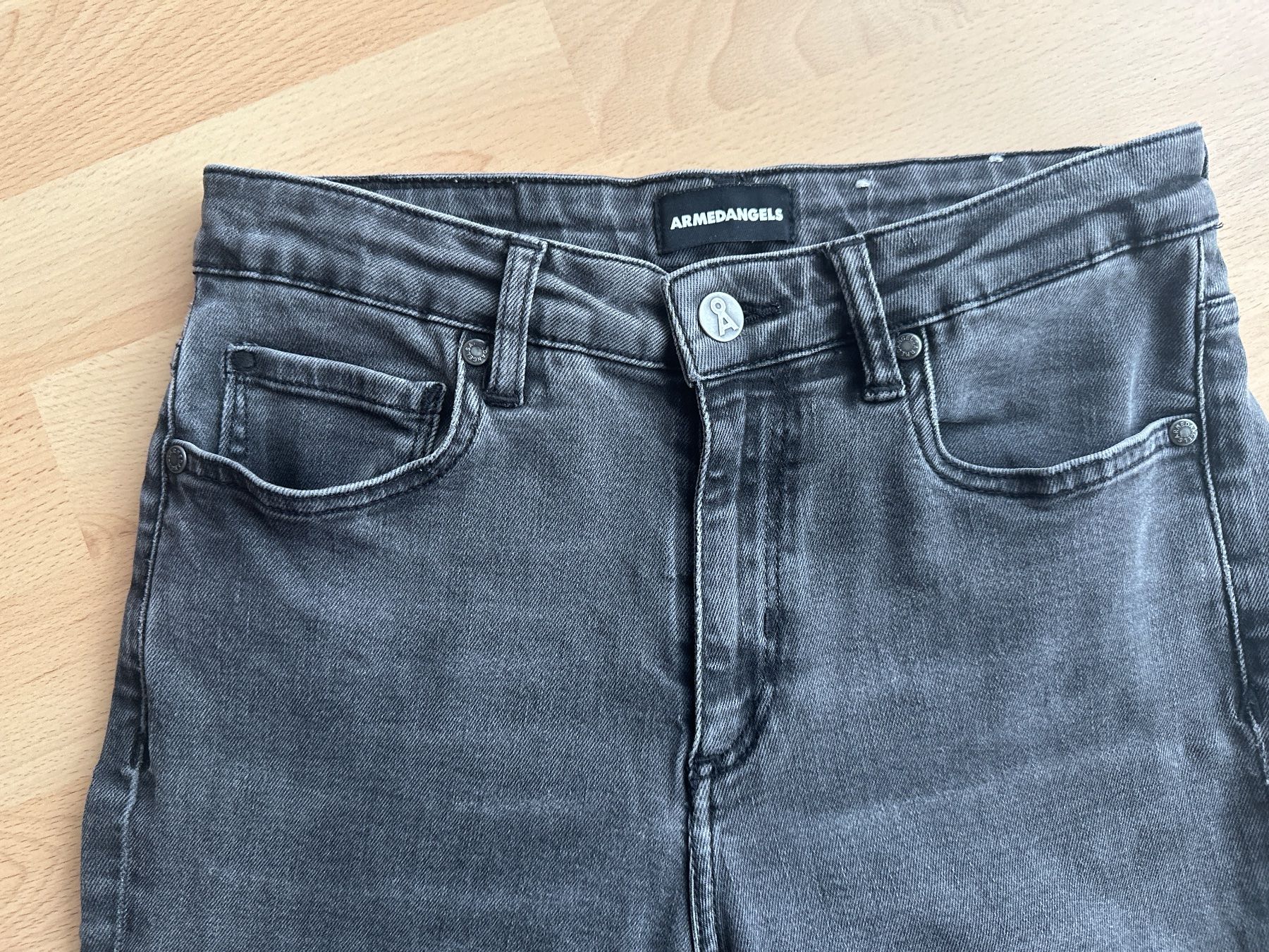 Armedangels Jeans: ARMEDANGELS Jeans, Gr. 26/30 – Usato da Schwarzenburg venduto da mezulienka 1