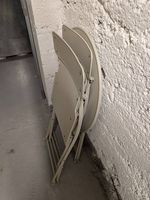 Klappset Tisch mit zwei Stühlen beige gebraucht