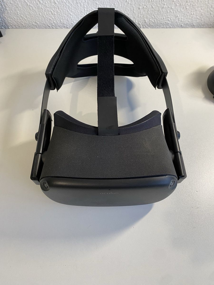 Meta Casco VR: Oculus Quest VR Headset with Controllers and Cables – Usato da Eggersriet venduto da anon123-buyer 1
