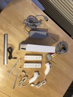 Nintendo Wii, inklusive 2 Remote Controller und Nunckuks