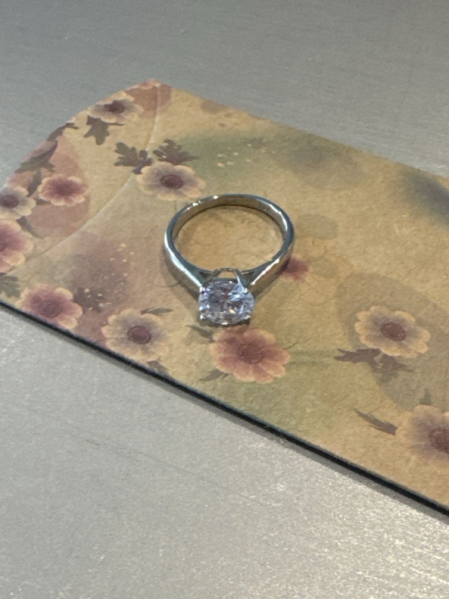 Ringe: Schöner stylischer Solitär, Modeschmuck, ca 20 mm – Neu und originalverpackt aus Lotzwil von Tgdromad