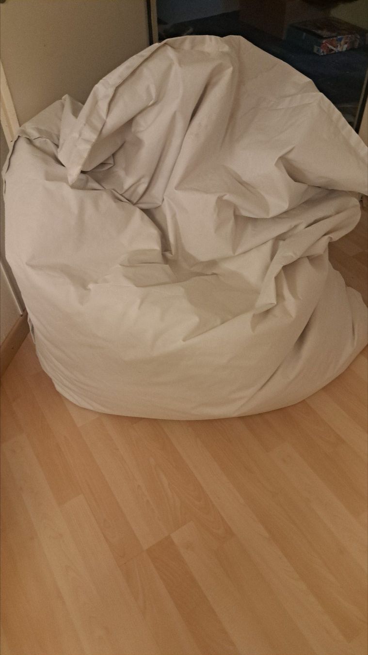 Sessel: Sitzsack weiss, wasserfester Bezug, ca. 1.7 m x 1.3 m – Gebraucht aus Russikon von Oelga