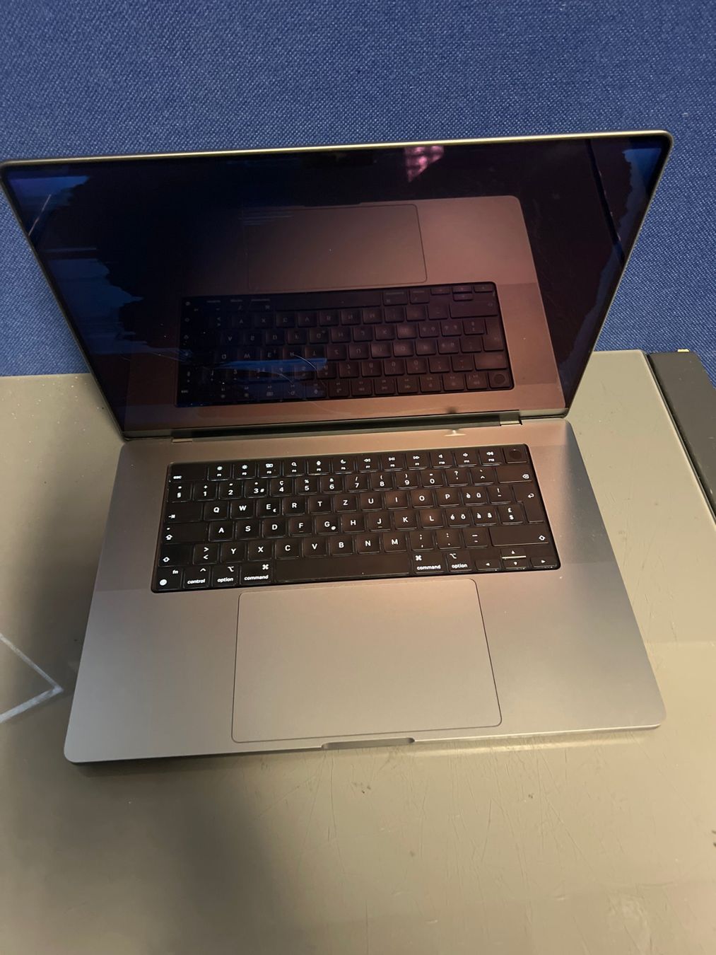 Apple Notebook: MacBook Pro 16" 2021 M1 iCloud sperre, Displaybruch #12 – Difettoso da Dietikon venduto da speedkauf 1