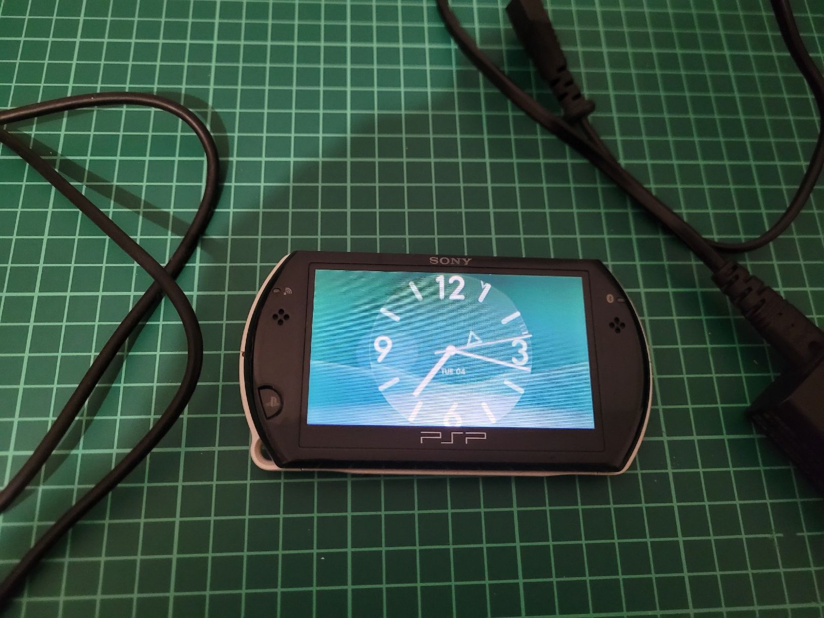 Sony Console: Sony PSP Go - Handheld Gaming Console - Black – Usato da Meyrin venduto da Retro-GZ
