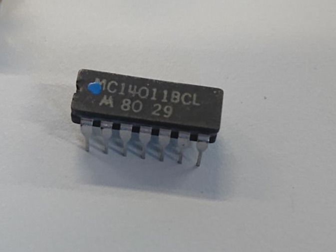 Motorola Elektronikbauteile: IC Quad 2-Input NAND von Motorola - MC4011BCL - Obsolete – Neu (gemäss Beschreibung) aus Grenchen von Zombiepolizist